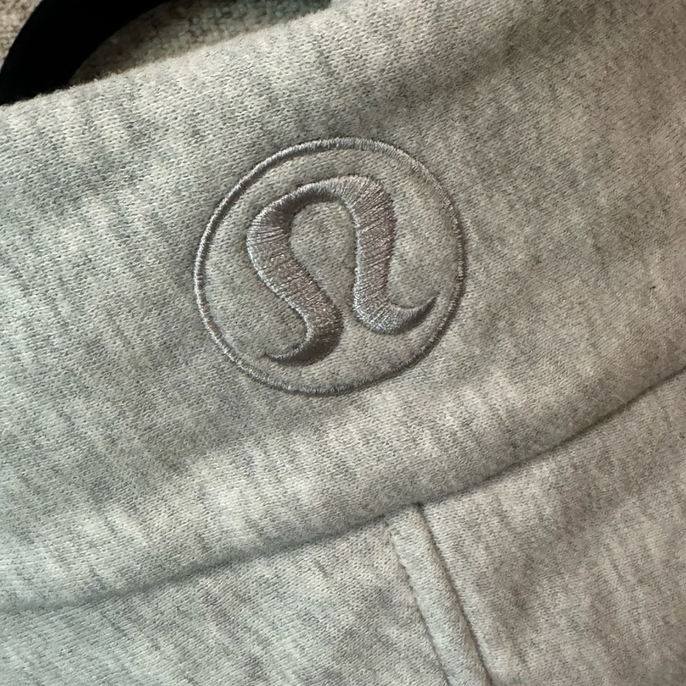 LULULEMON Scuba Oversized Side-Slit Hoodie, size XS/S. NWT. - Picture 3 of 4